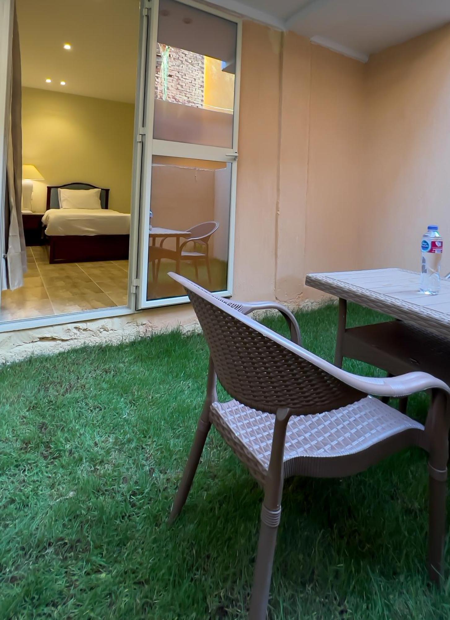 Pyramids Vista Inn Kafrat al Jabal Exterior photo
