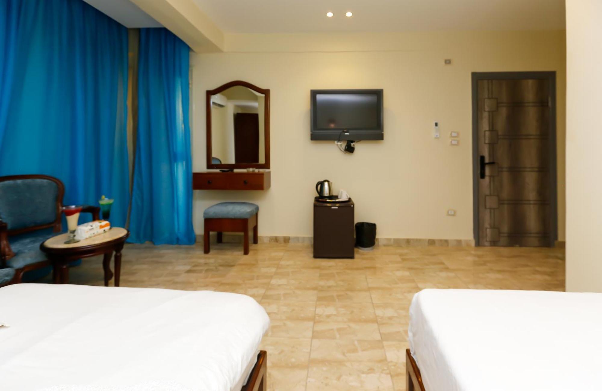 Pyramids Vista Inn Kafrat al Jabal Exterior photo